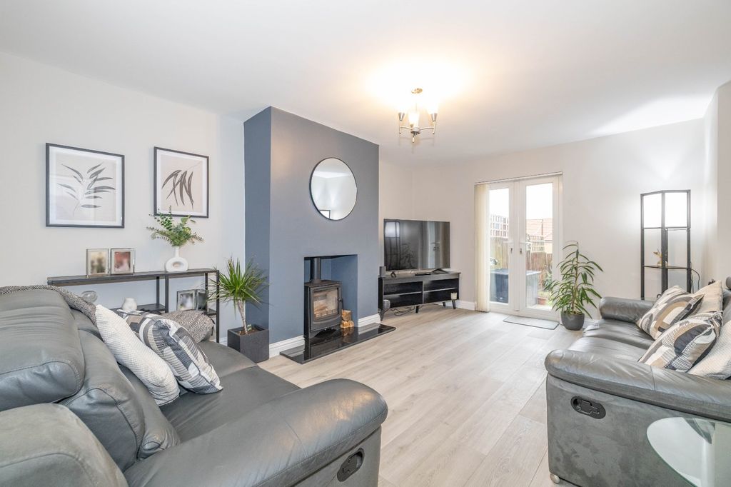 Property photo 3 of 16 Picture 3