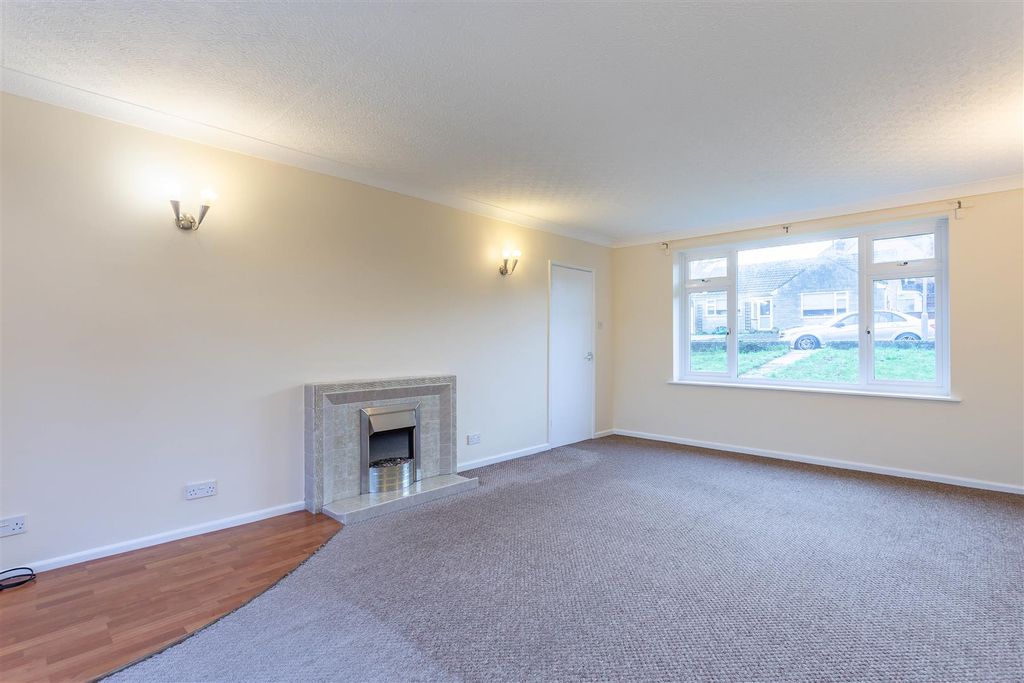 Property photo 2 of 17 Living Room (2).Jpg