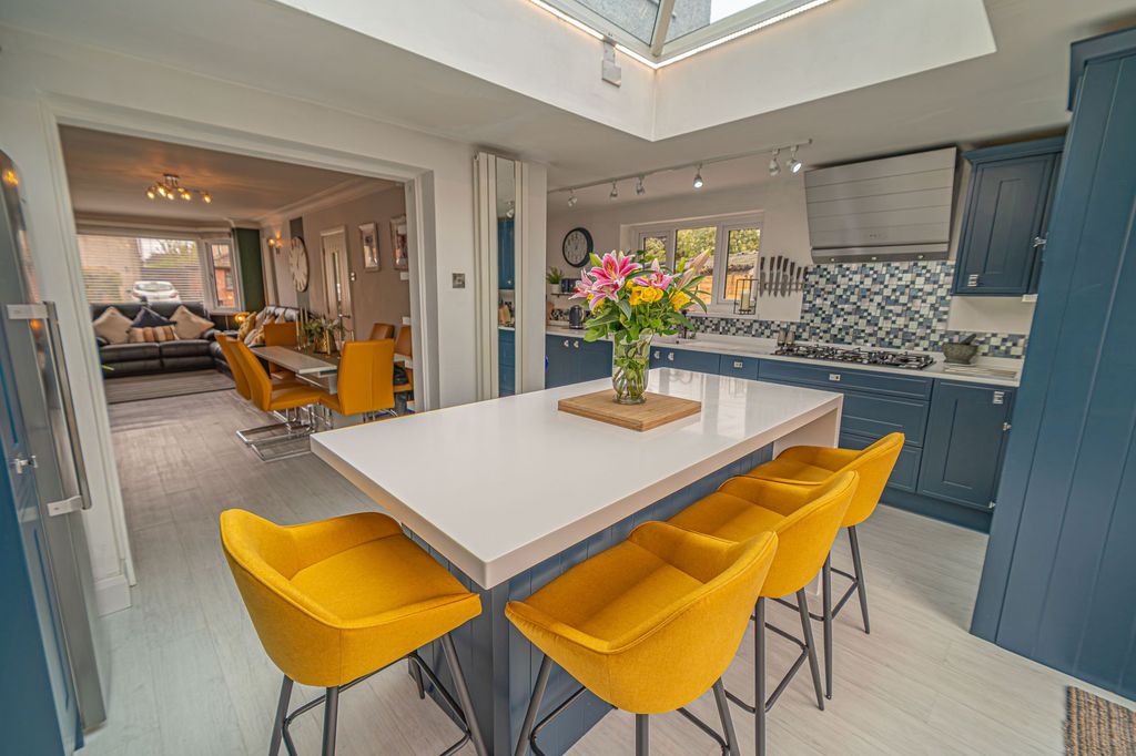 Property photo 2 of 38