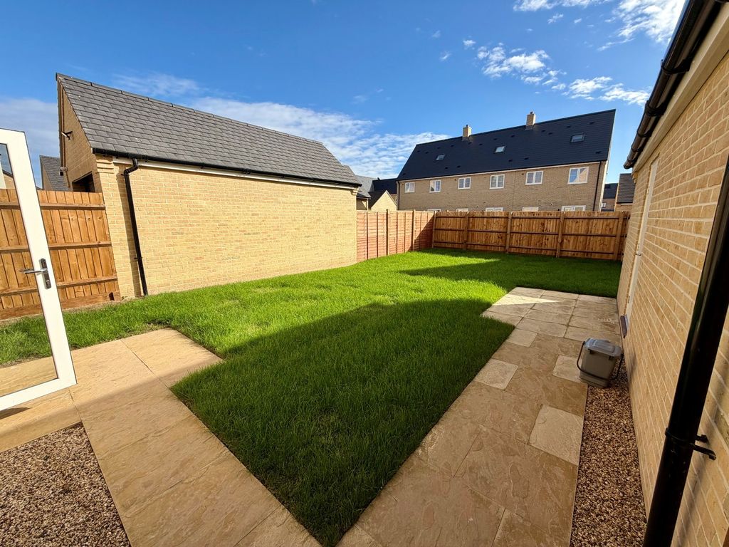 Property photo 2 of 11 24 Wassingley Way