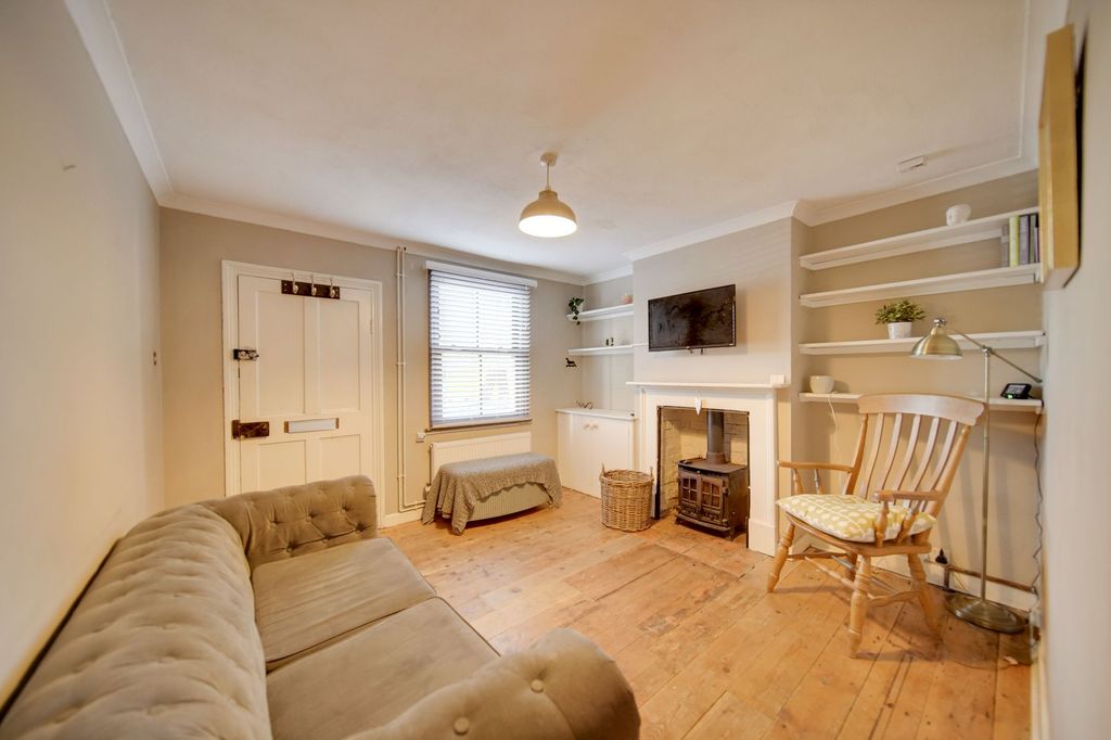 Property photo 3 of 11