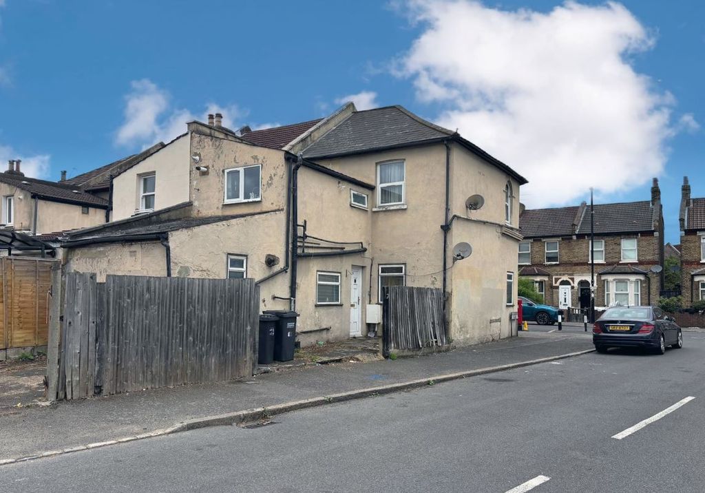 Property photo 1 of 6