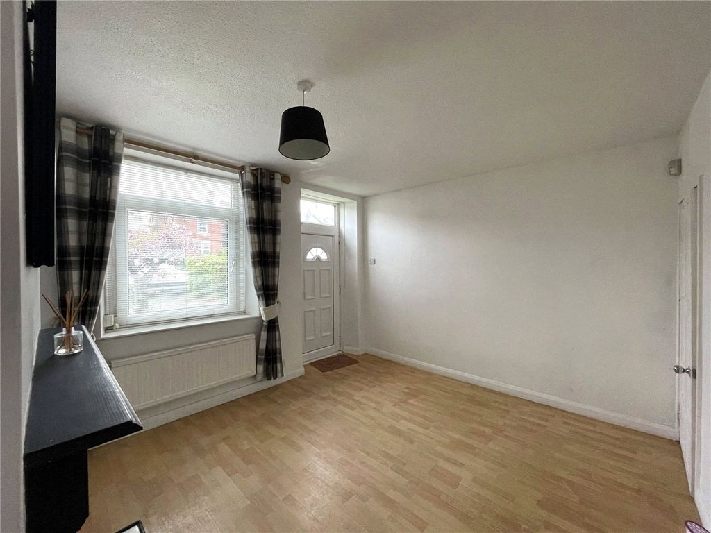 Property photo 2 of 12 Picture No. 17