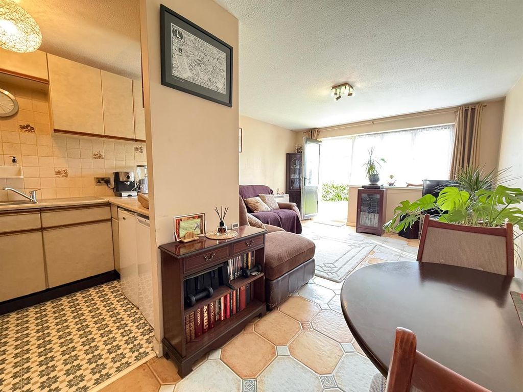 Property photo 3 of 9 02.Jpeg