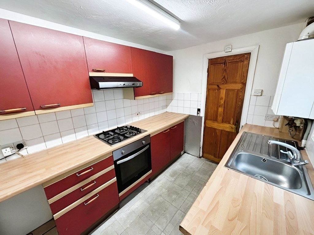 Property photo 3 of 5 Kitchen