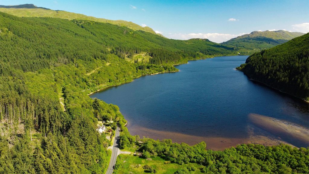 Property photo 1 of 32