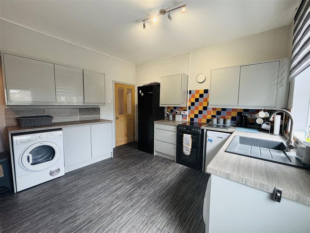 Property photo 3 of 11 Kitchen Diner