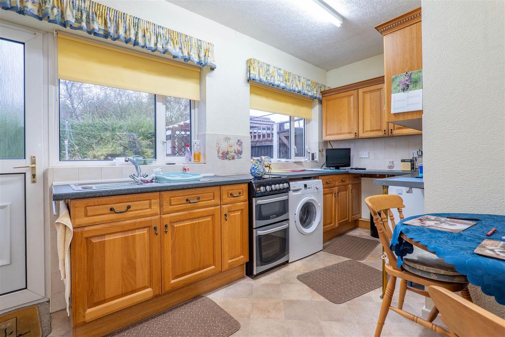 Property photo 3 of 19 Kitchen/Diner