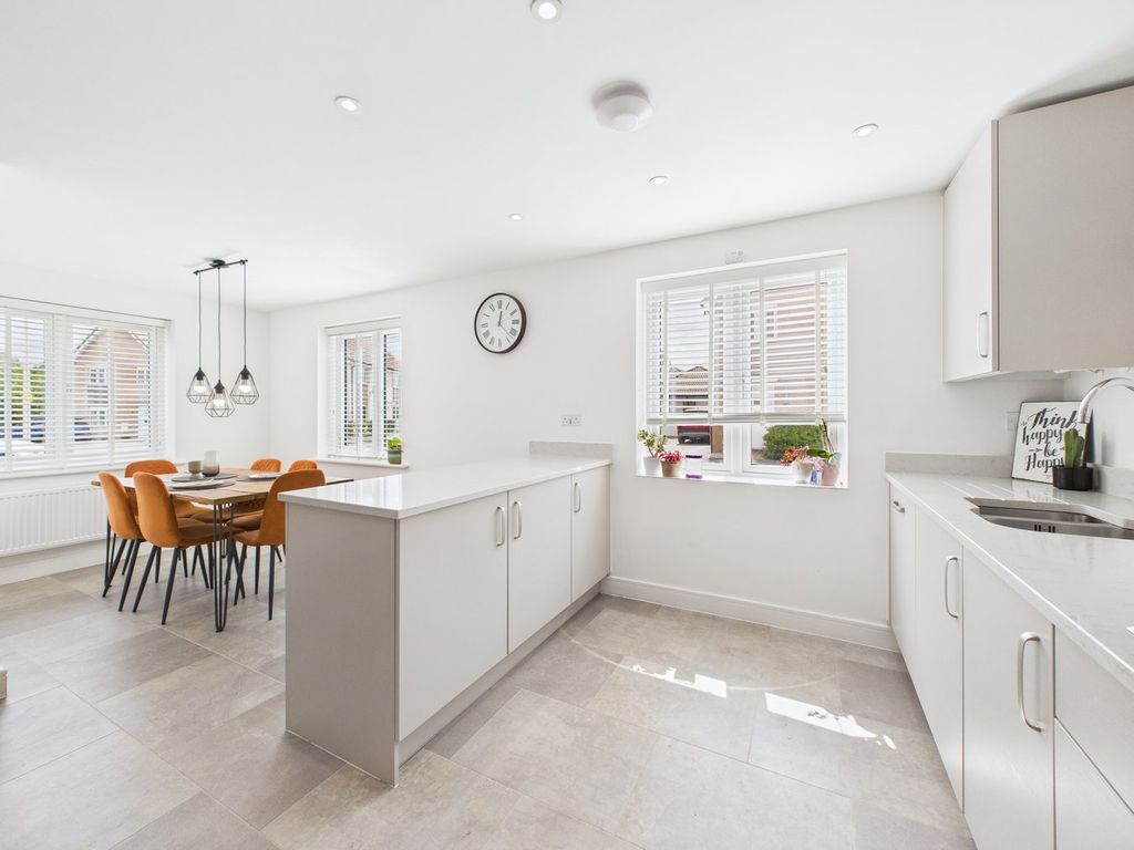 Property photo 3 of 32