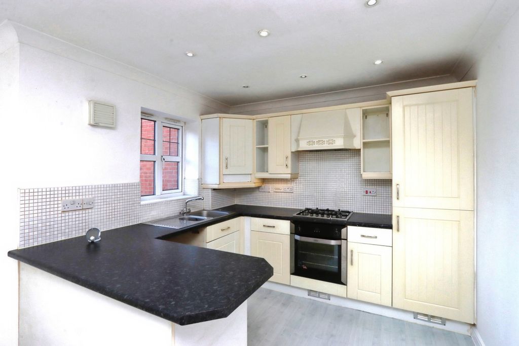 Property photo 2 of 17 Photo