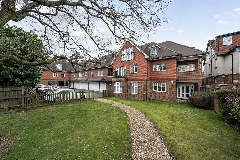Additional image 9 of 2 bed flat for saleMarsh Road, Pinner HA5