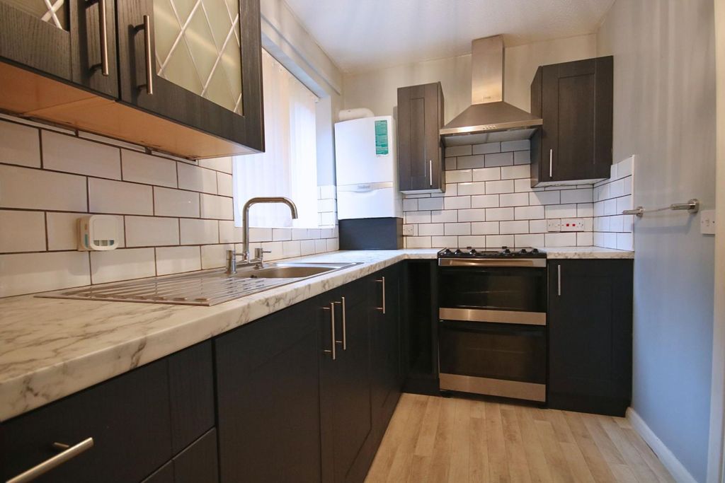 Property photo 2 of 11 Kitch2 (13).Jpg