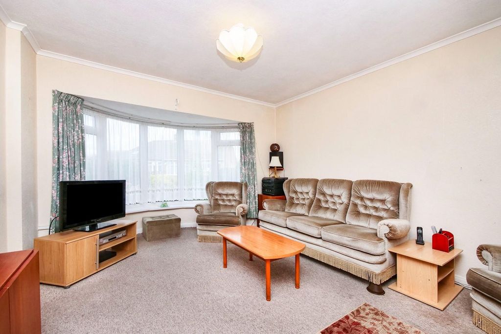 Property photo 2 of 16 Living Room