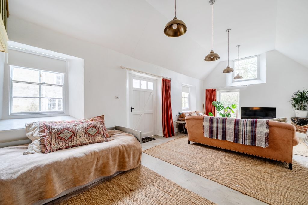 Property photo 1 of 12 15