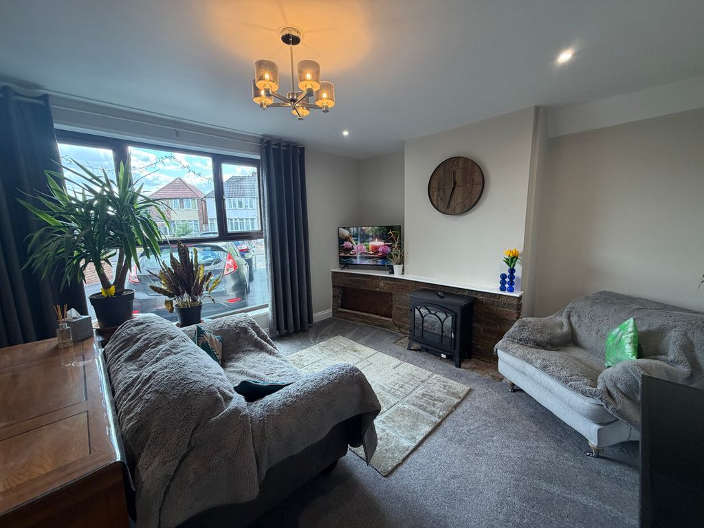 Property photo 2 of 21
