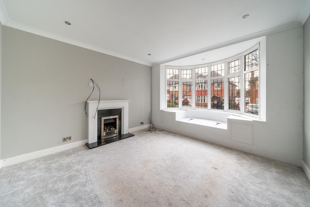 Property photo 3 of 16 Living Room