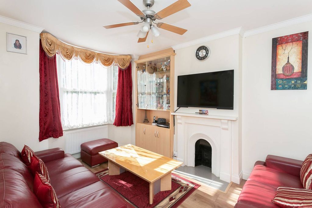 Property photo 2 of 23