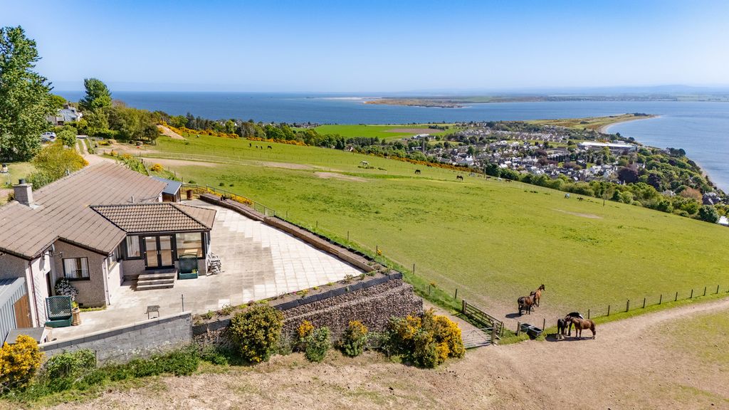 Property photo 1 of 43