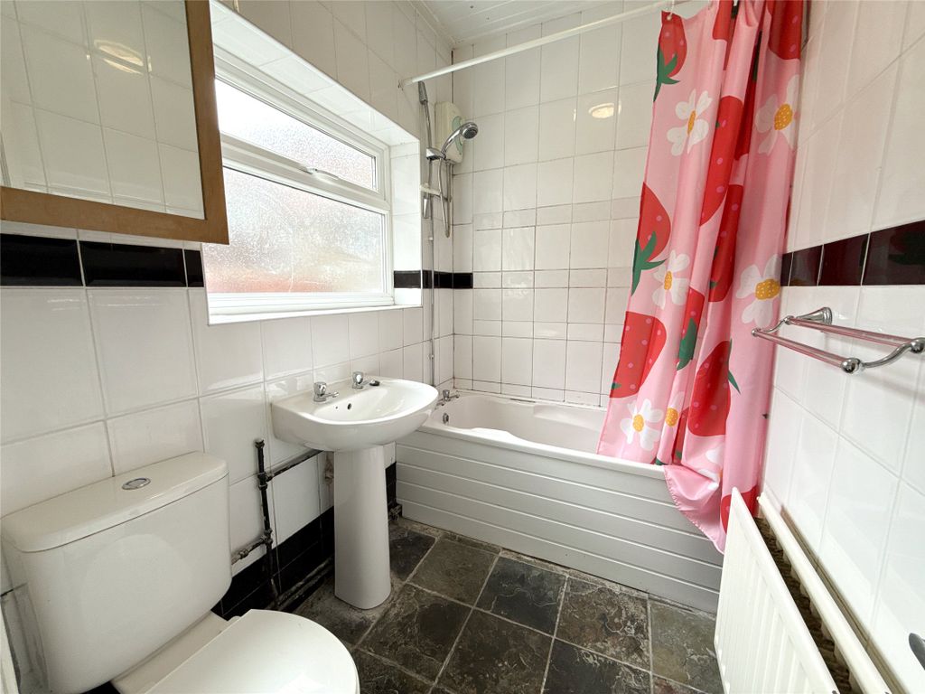 Property photo 3 of 16 Bathroom