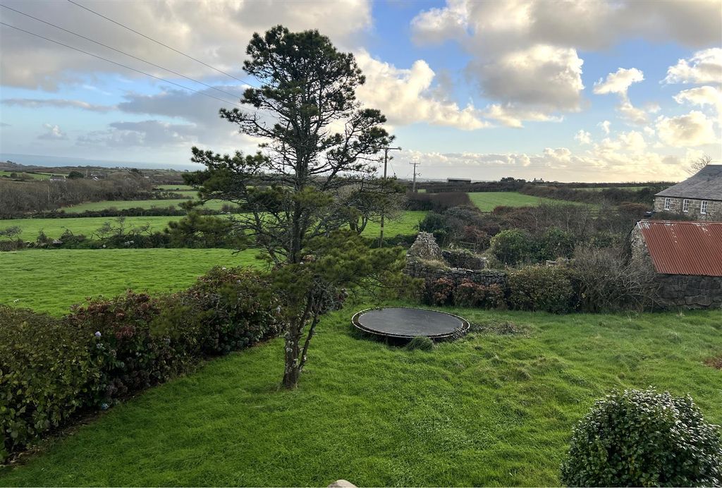 Property photo 3 of 35 Garden &amp; Barns