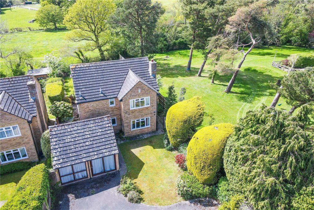 Property photo 2 of 33 Picture No. 52