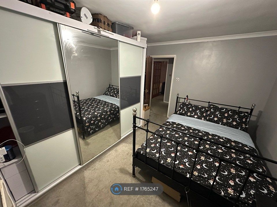 Property photo 1 of 6 Bedroom 1 ( King Sized Bed)