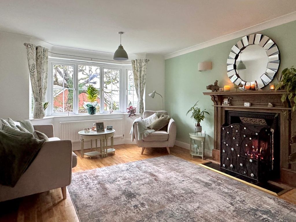 Property photo 2 of 28 Lounge