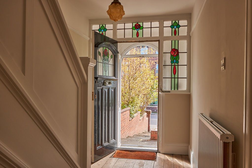 Property photo 2 of 16 Hallway