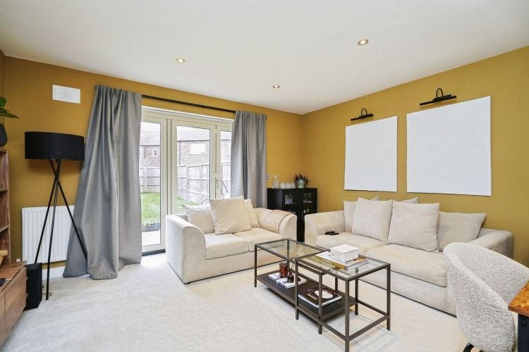 Property photo 2 of 9 81Flanderscloseox...