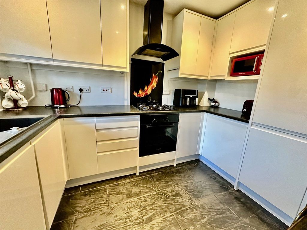 Property photo 2 of 15 Picture No. 11