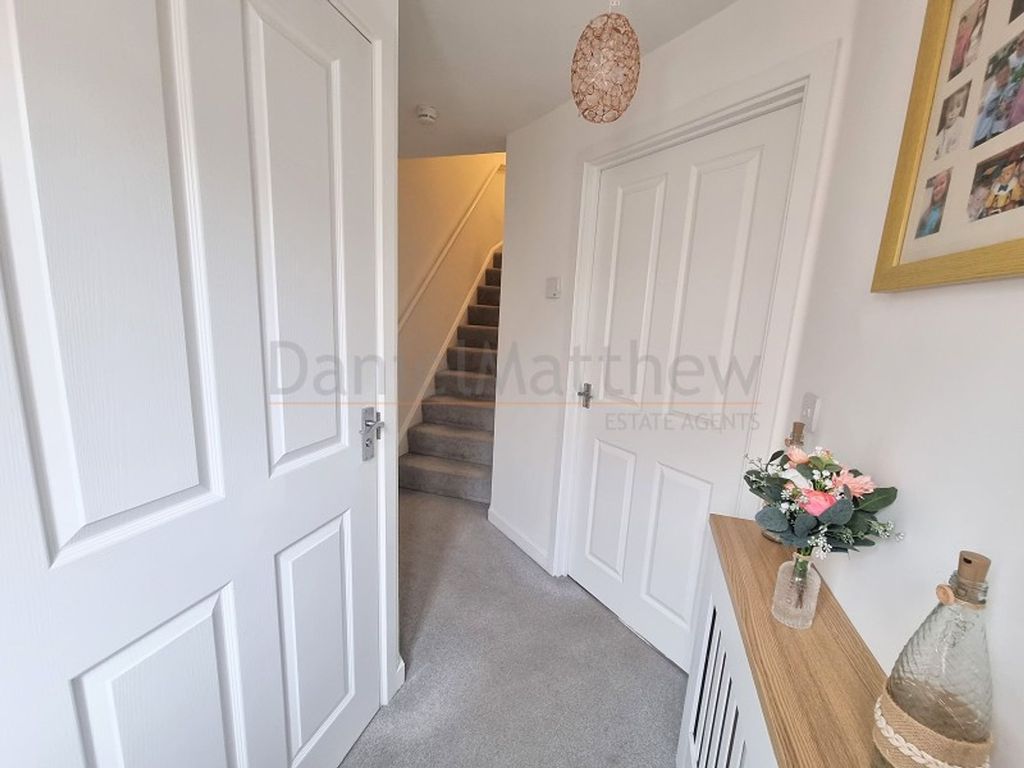 Property photo 3 of 17 Entrance Hallway