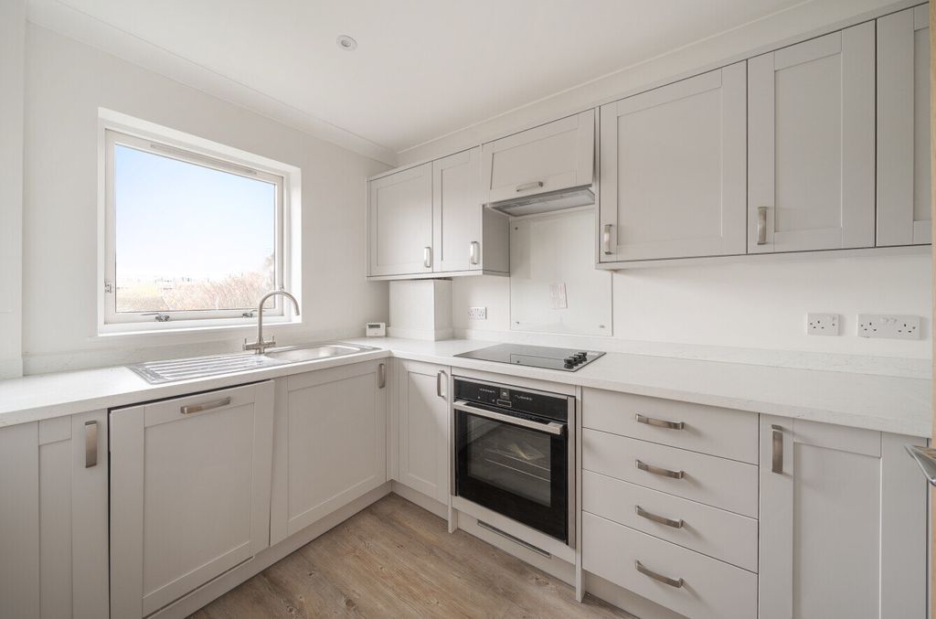 Property photo 3 of 7 Brochure