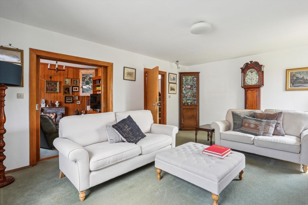 Property photo 3 of 17 Image