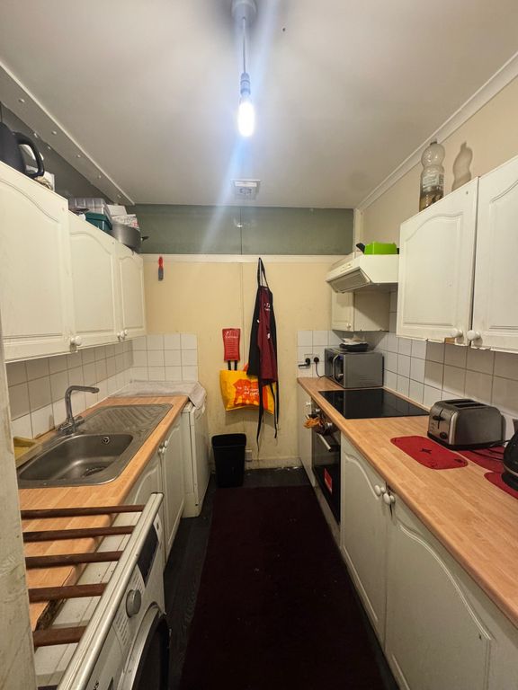 Property photo 3 of 5 Kitchen.Jpeg