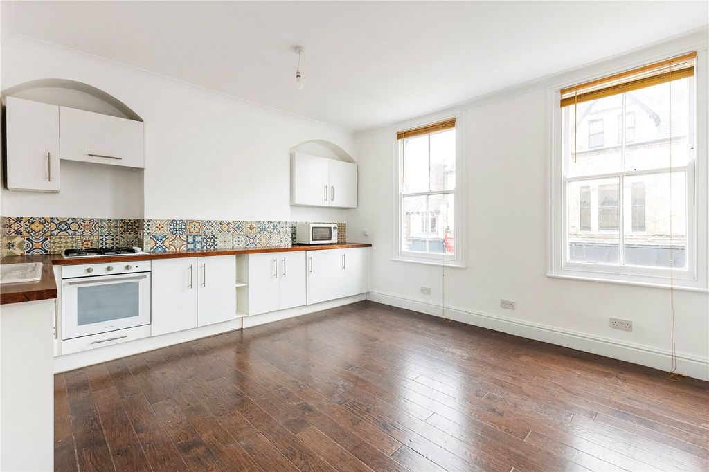 Property photo 2 of 9 Kitchen/Sitting Room