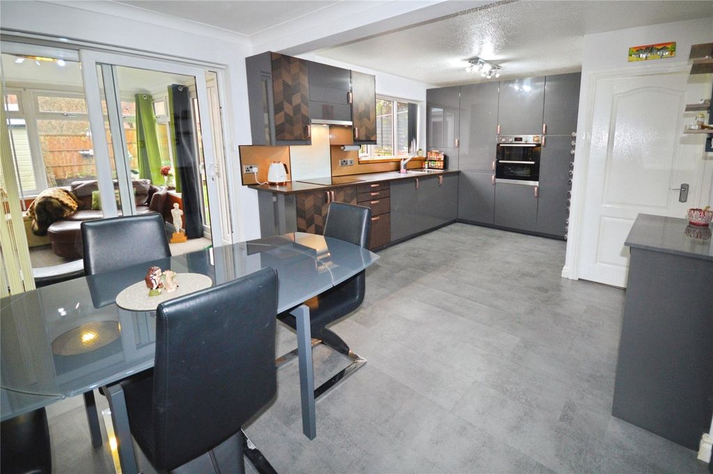 Property photo 2 of 21 Kitchen/Dining Room