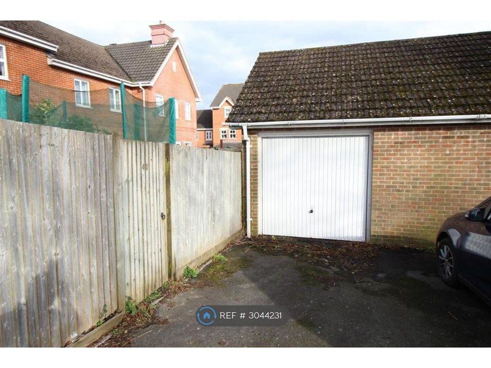 Property photo 3 of 12 Garage And Parking