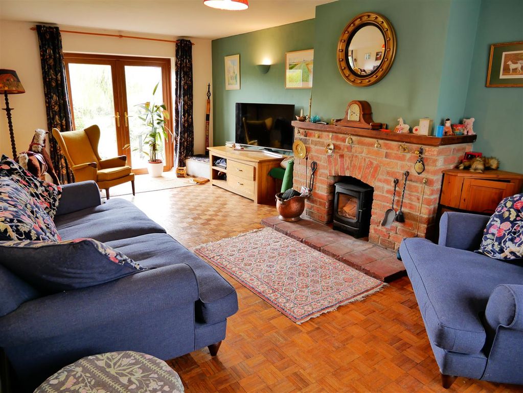 Property photo 3 of 25 Living Room