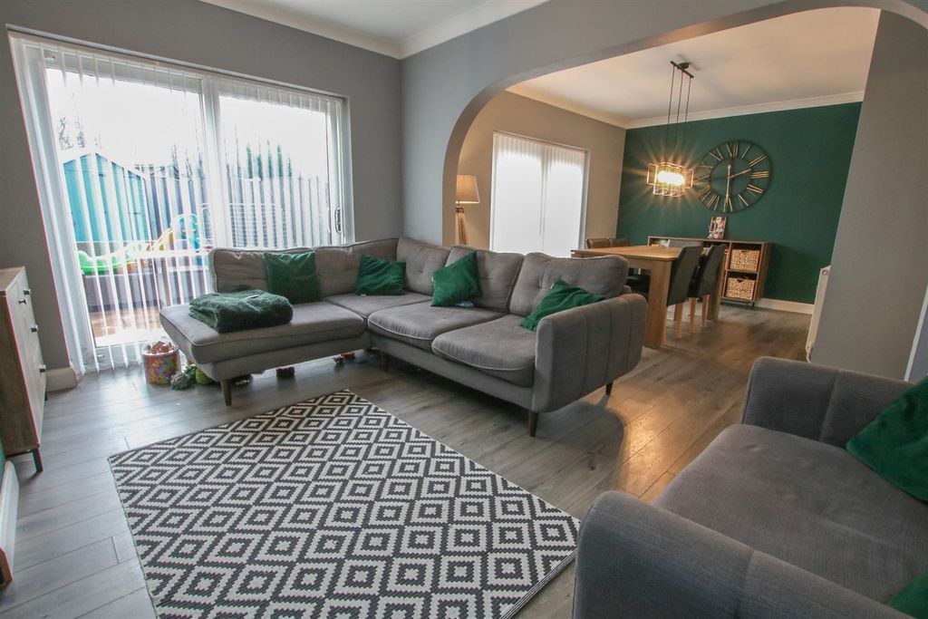 Property photo 2 of 18 Open Plan Lounge/ Dining Room