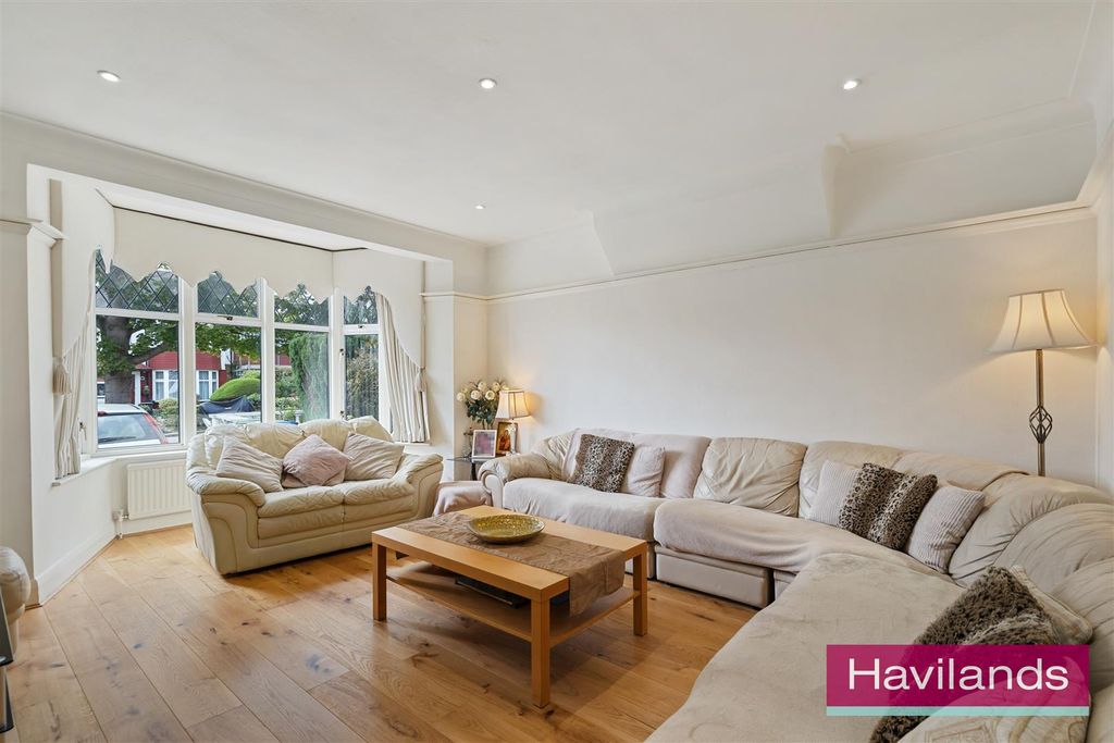 Property photo 3 of 22 Minchenden Crescent-11.Jpg