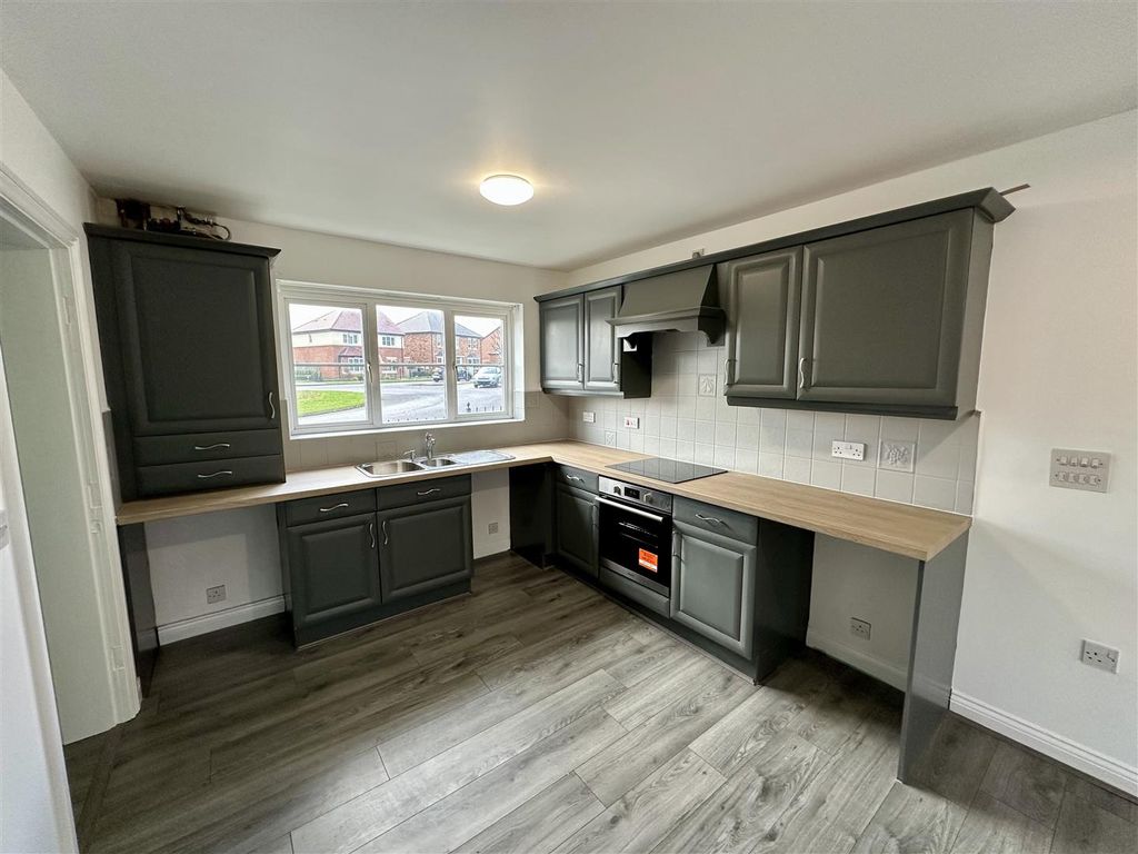 Property photo 3 of 15 Kitchen/Dining Room