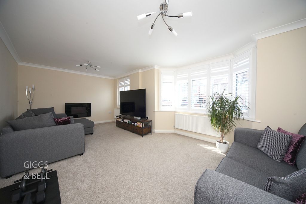 Property photo 2 of 29 5239281