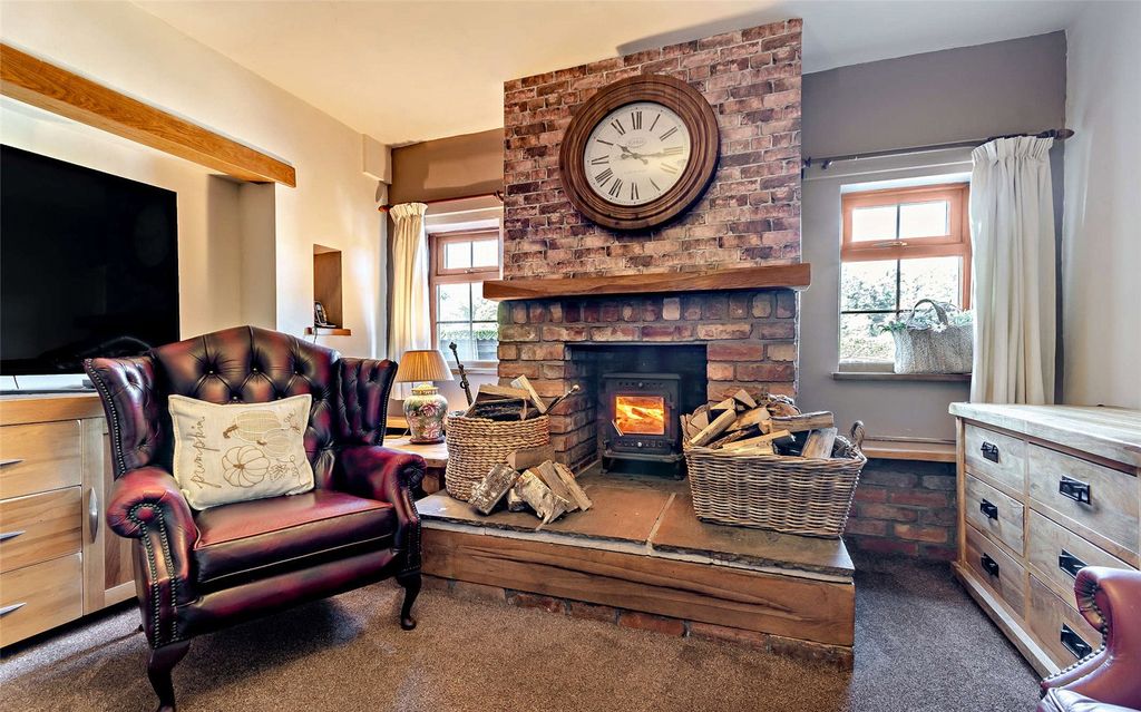 Property photo 3 of 15 Sitting Room