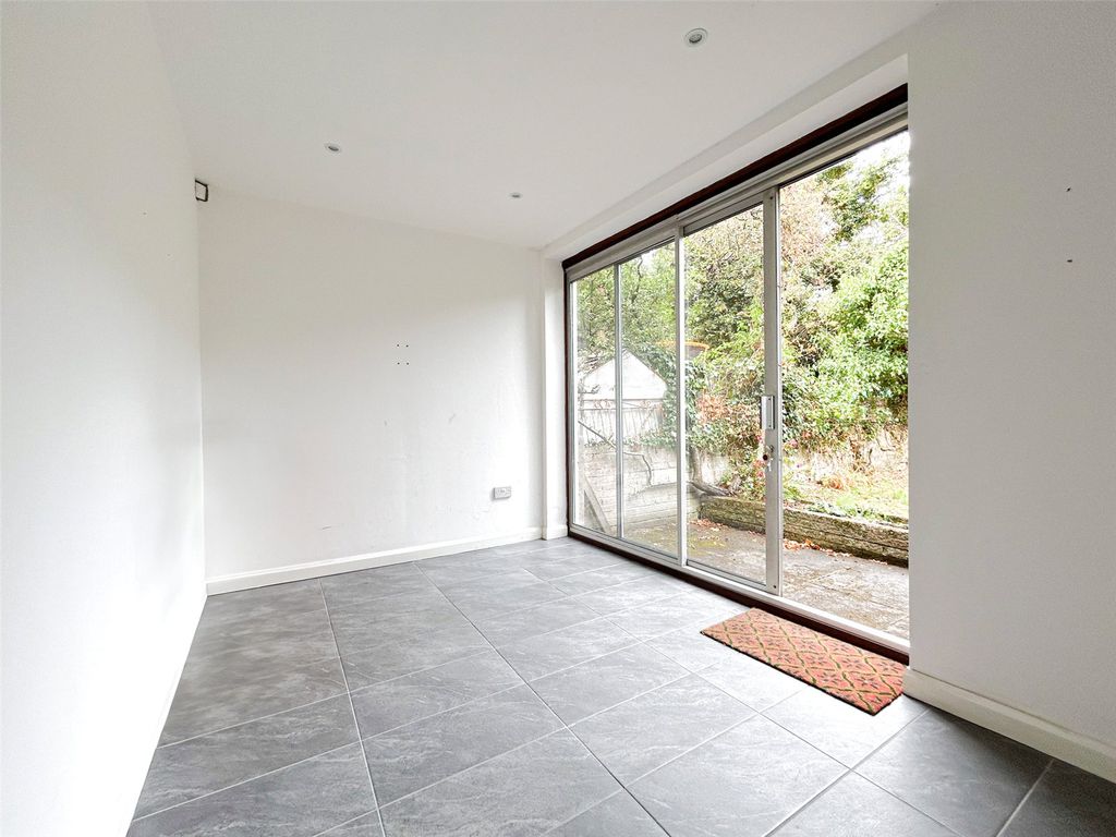 Property photo 2 of 16 Picture No. 03