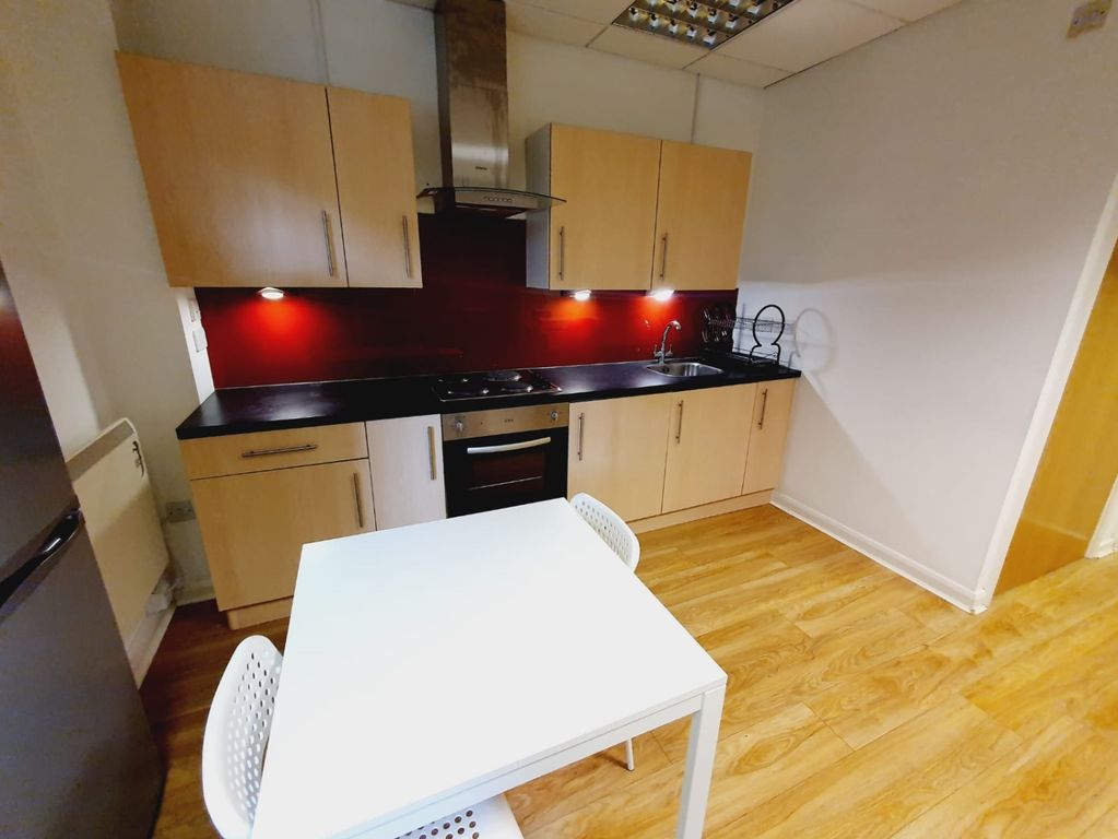 Property photo 3 of 11 Living Room/Kitchen