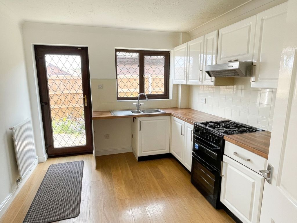 Property photo 2 of 7 Kitchen