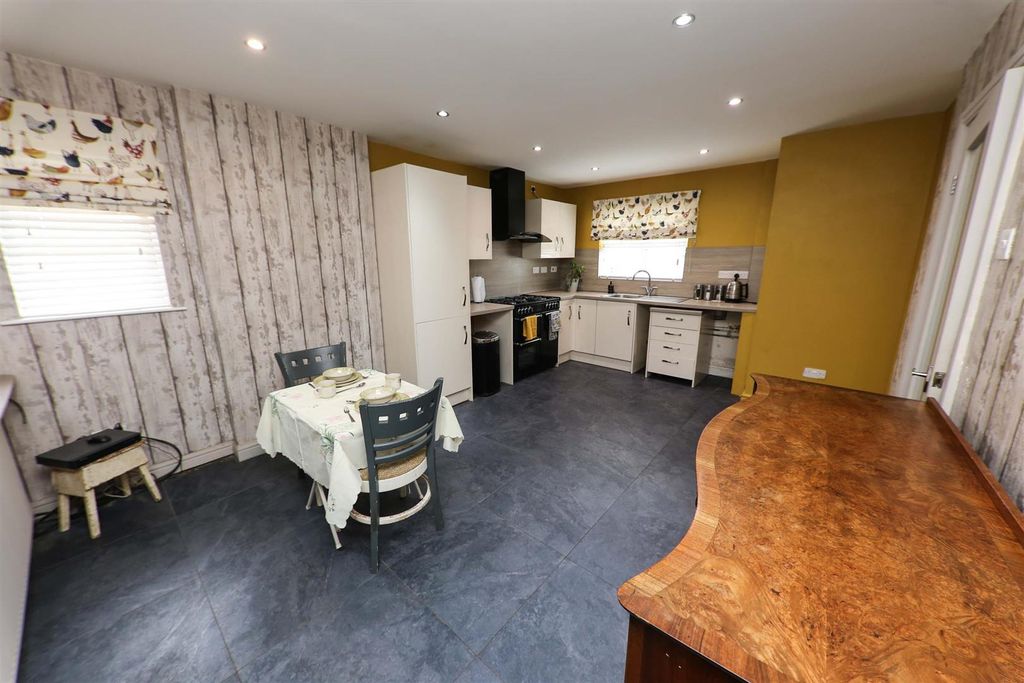 Property photo 2 of 12 Dining Kitchen