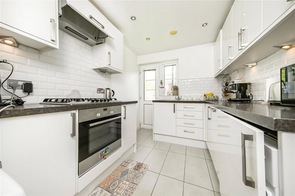 Property photo 3 of 11 5