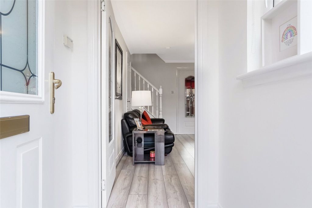 Property photo 2 of 26 Entrance Hall