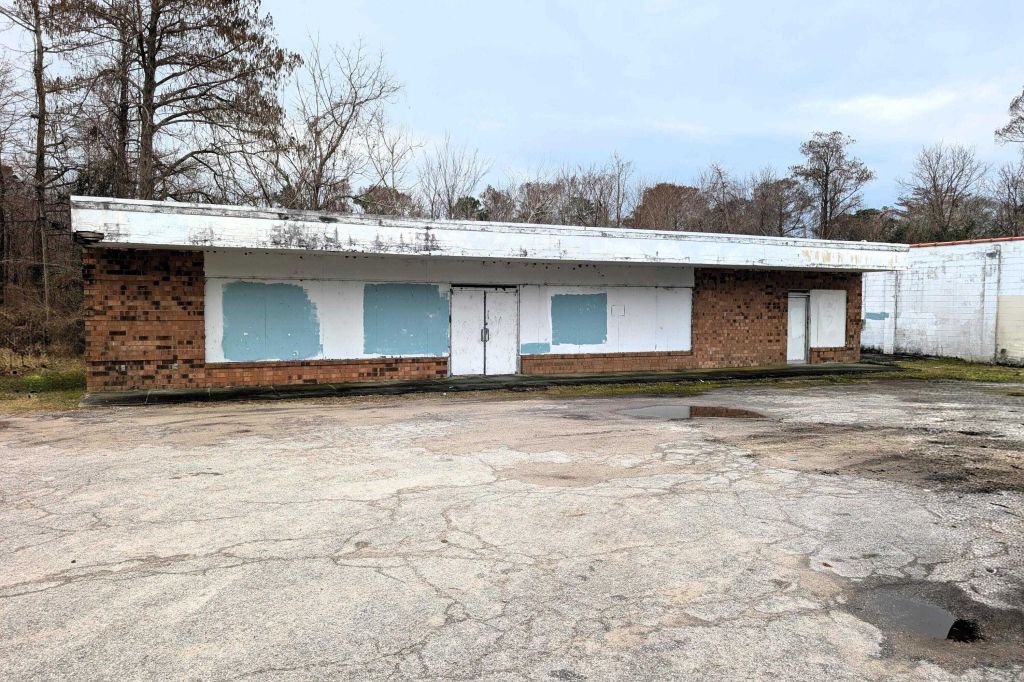 Property photo 1 of 8
